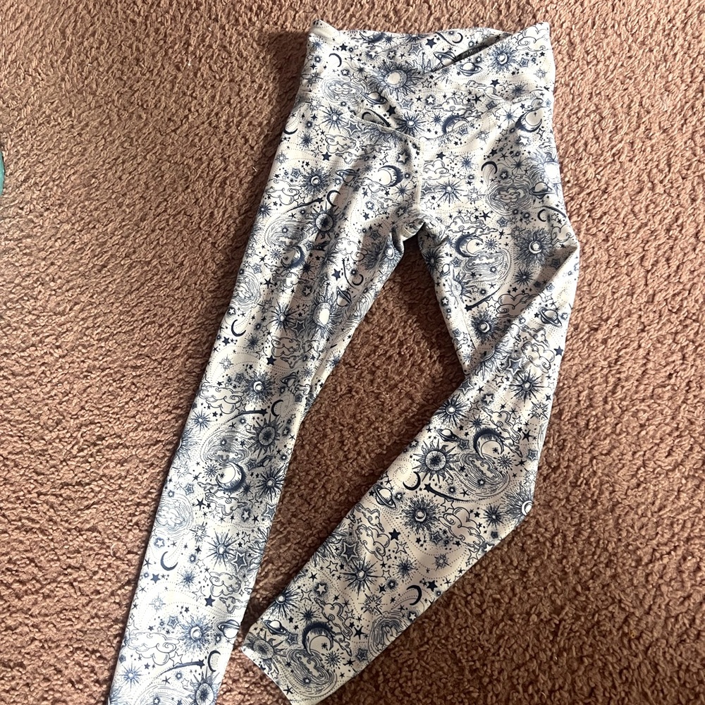 Small, never worn. Very cute. I don’t know where they’re from.